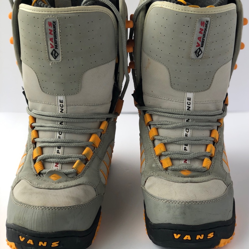 Snowboarding boots
